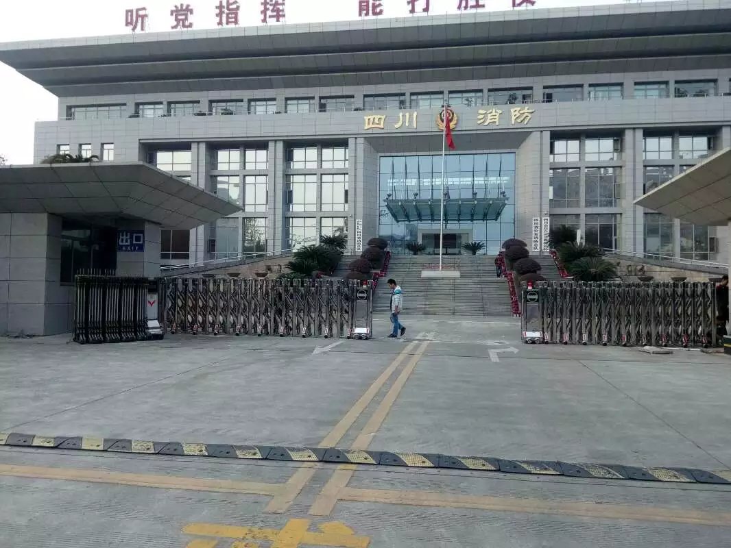 和林格尔县和林格尔县四川消防总队伸缩门